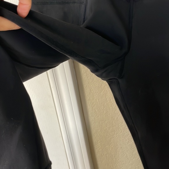 New Lululemon dance yoga black pants w ruching, purple waist band pockets 10 - Picture 9 of 10